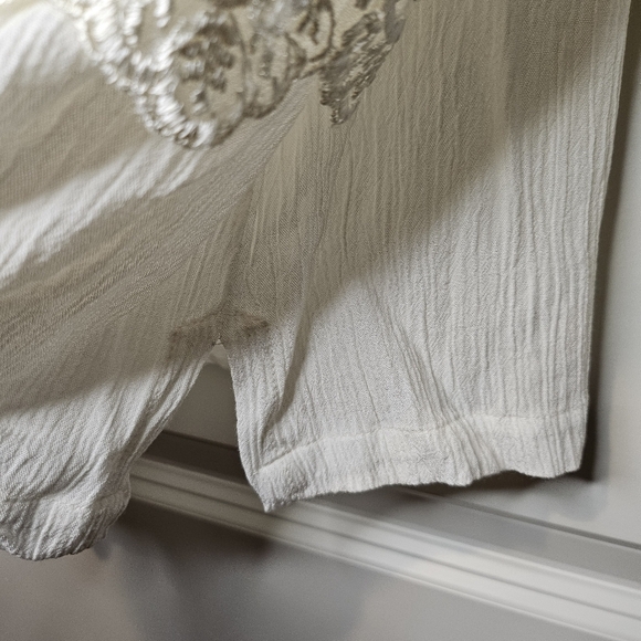 Icing 100% Rayon White Cream Sequin Embellished Crinkle Crop Tank Top Medium - Picture 9 of 11